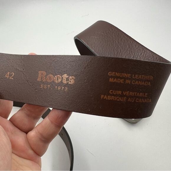 Roots Brown Leather Belt Sz 42 1.5” Wide Made in Canada Minimalist Rustic Casual - Picture 6 of 6
